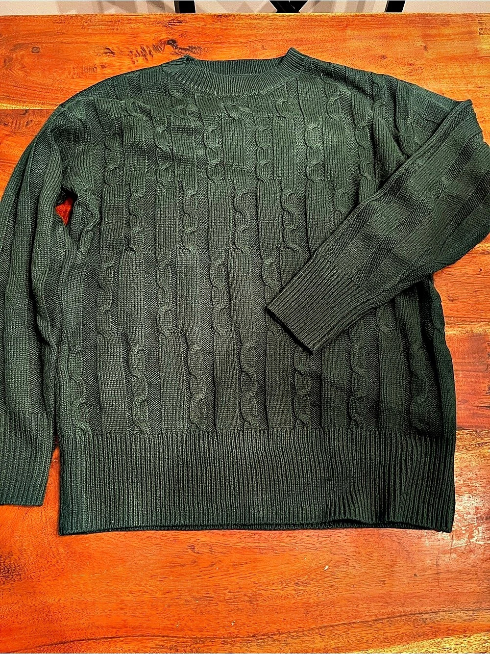 SO Cable Knit Crewneck Sweater in Green Size Medium